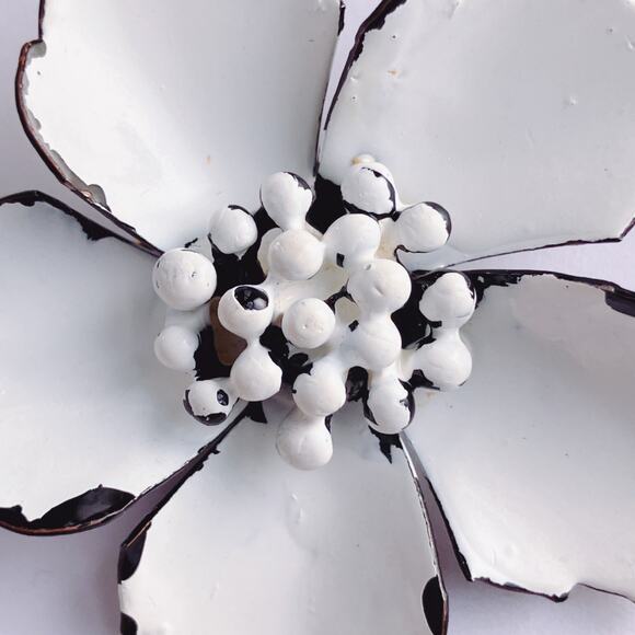 Vintage 1960s Brooch White Enamel Metal Mod Flower Black Edge Mid Century Pin - Picture 3 of 11